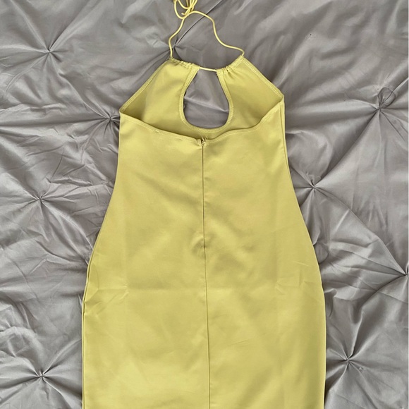 Short sexy yellow dress size M. Never wear ( NEW) - Picture 2 of 3